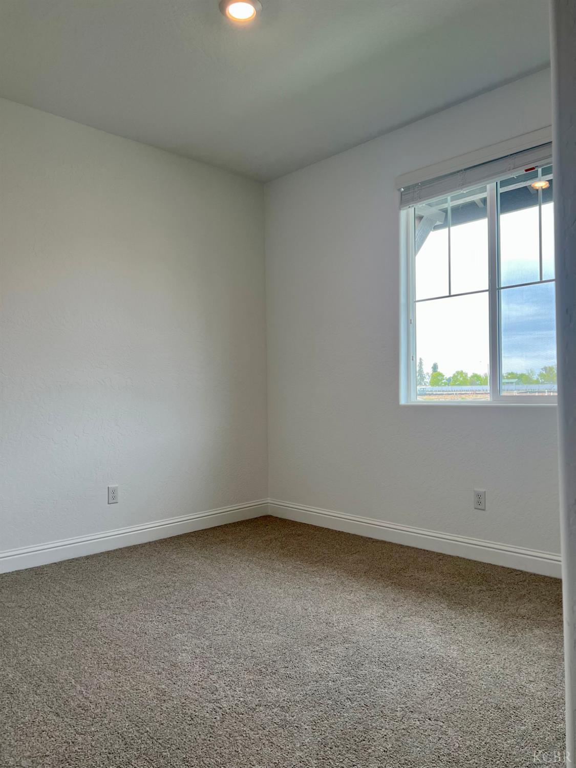 2509 W Claridge Way, Hanford, CA 93230