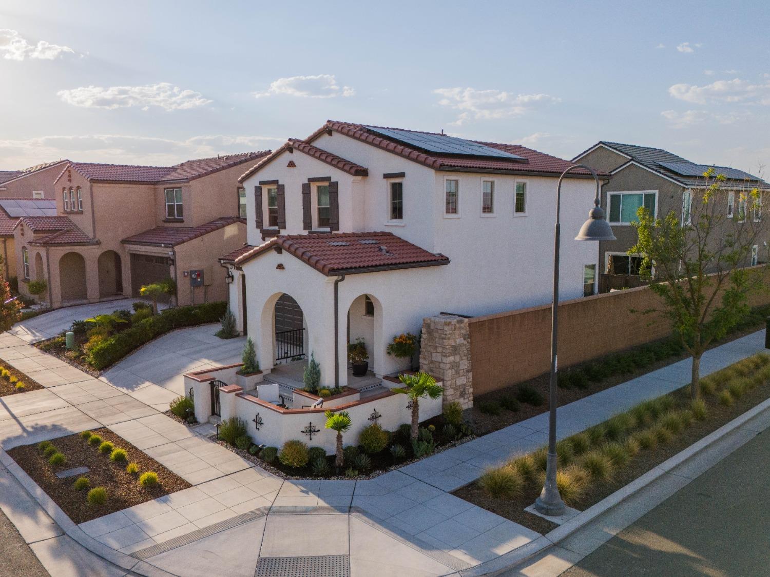 748 Ridgebank Ave, Madera, CA 93636