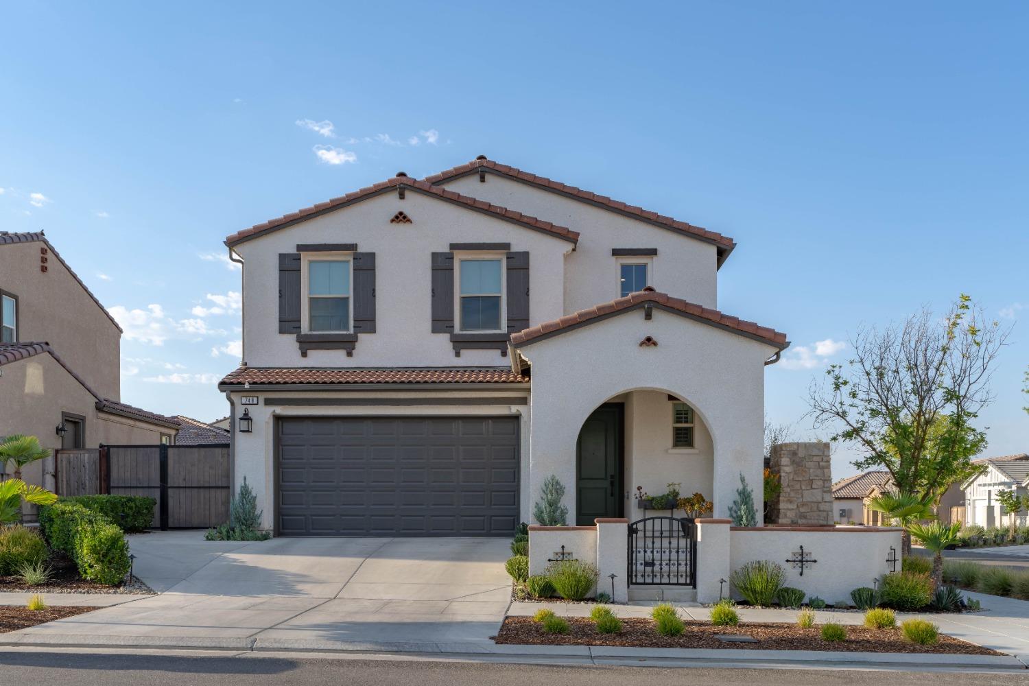 748 Ridgebank Ave, Madera, CA 93636