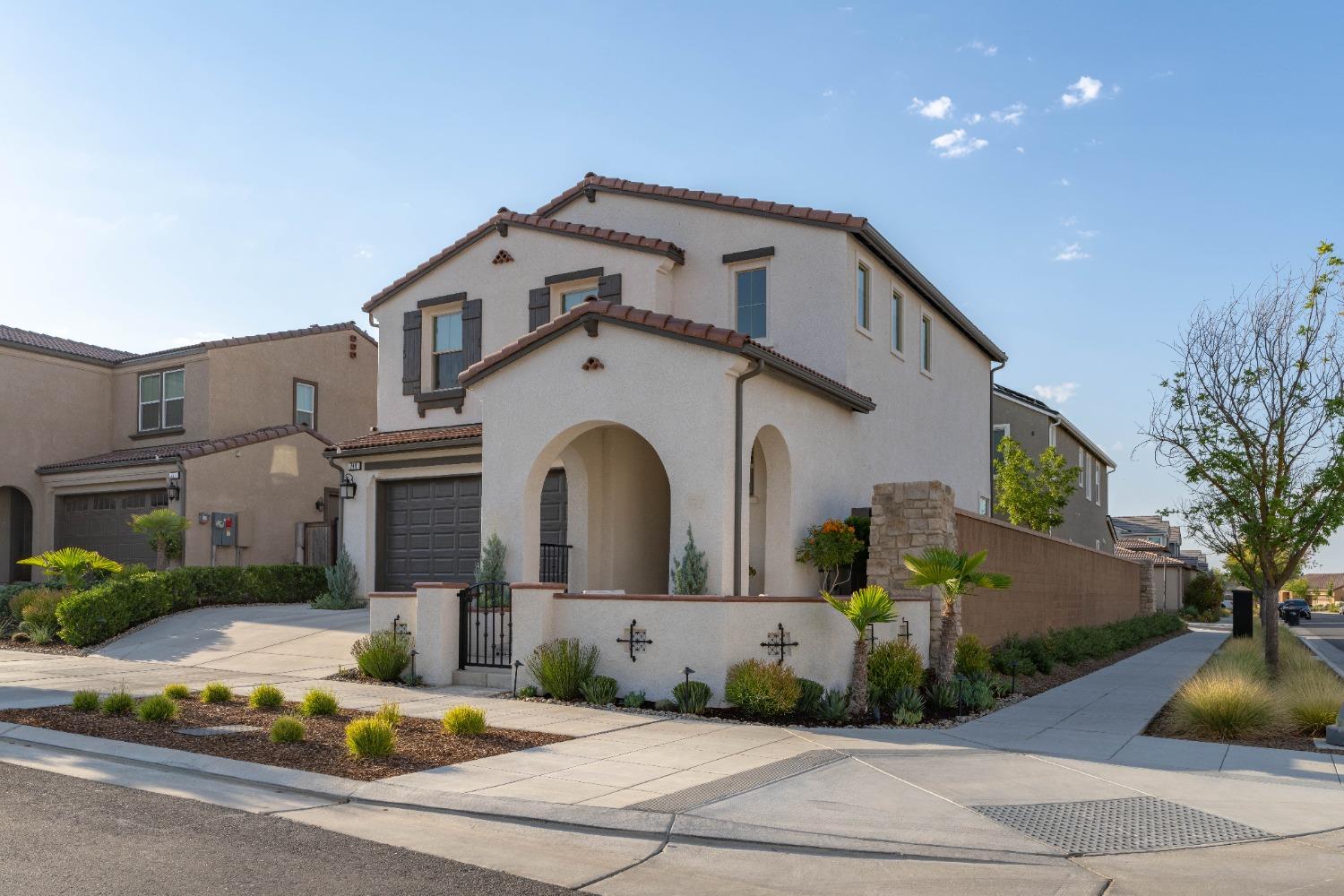 748 Ridgebank Ave, Madera, CA 93636