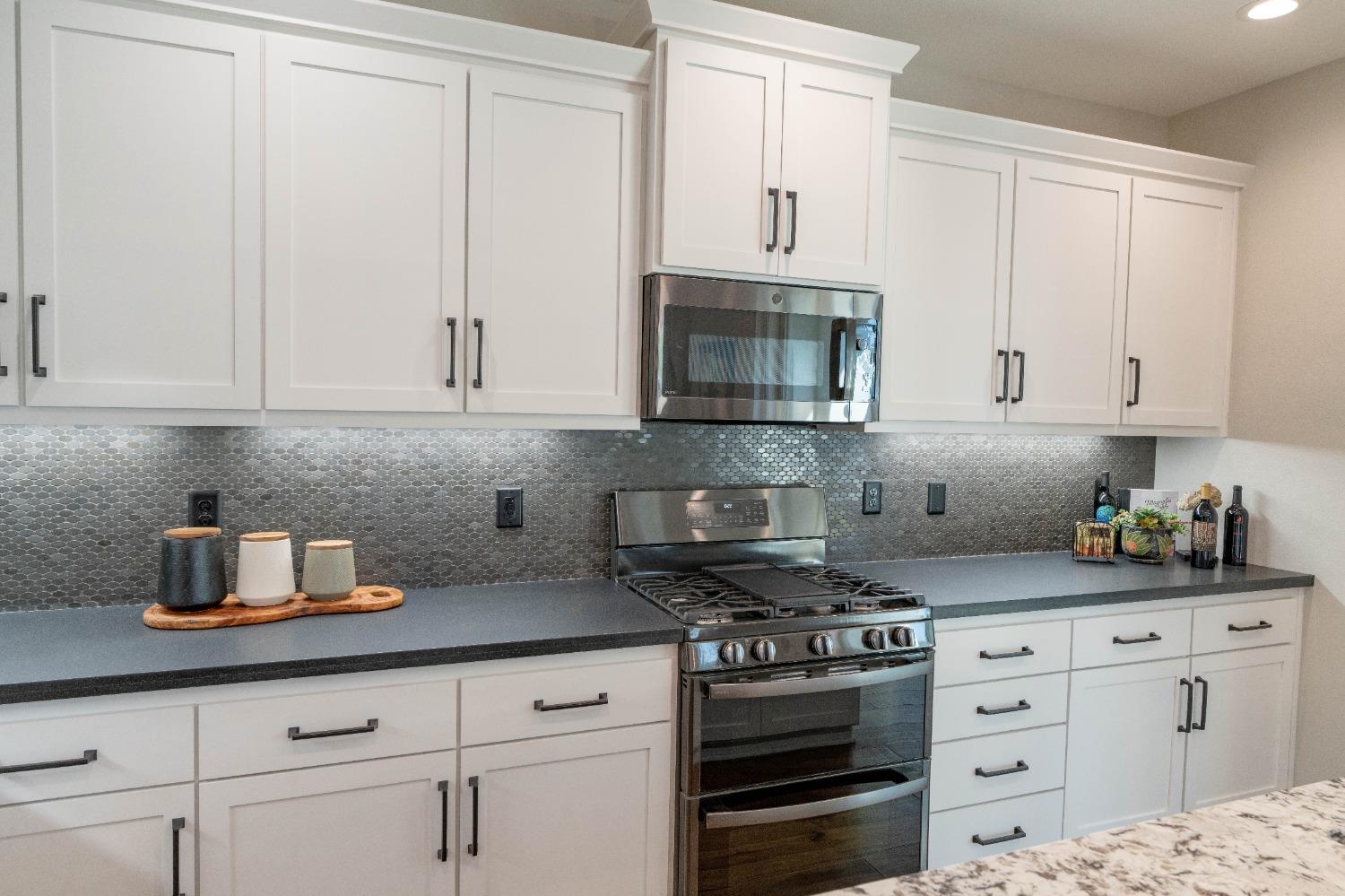 748 Ridgebank Ave, Madera, CA 93636