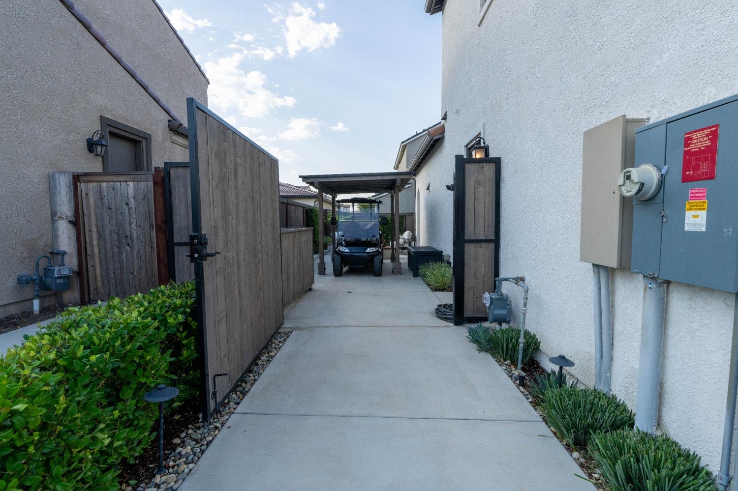 748 Ridgebank Ave, Madera, CA 93636