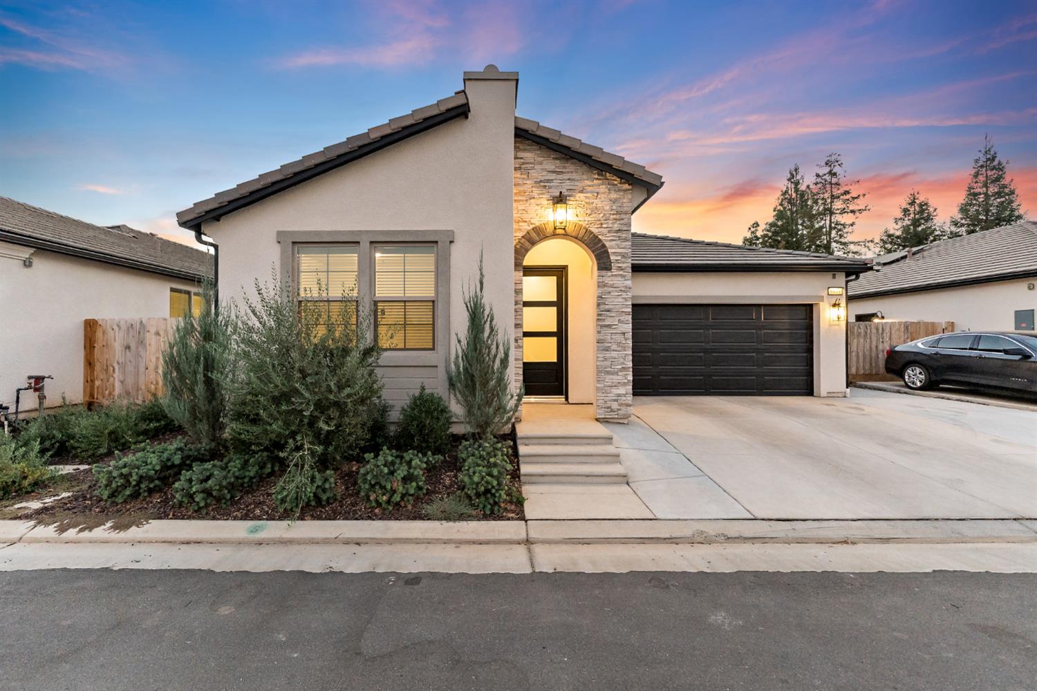 8649 N Whistler Dr, Fresno, CA 93720