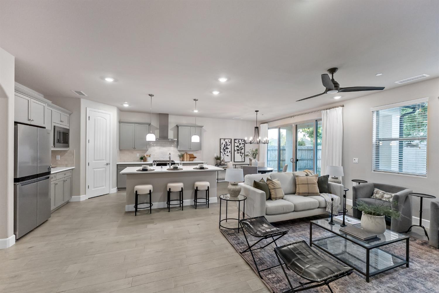 8649 N Whistler Dr, Fresno, CA 93720