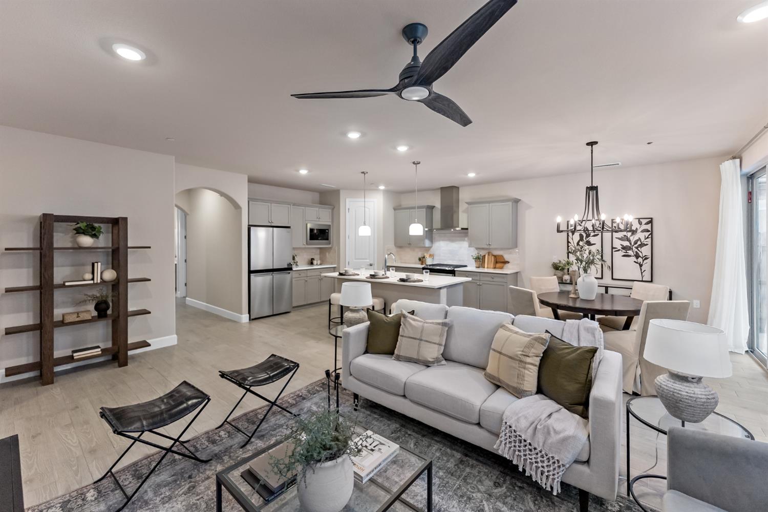 8649 N Whistler Dr, Fresno, CA 93720