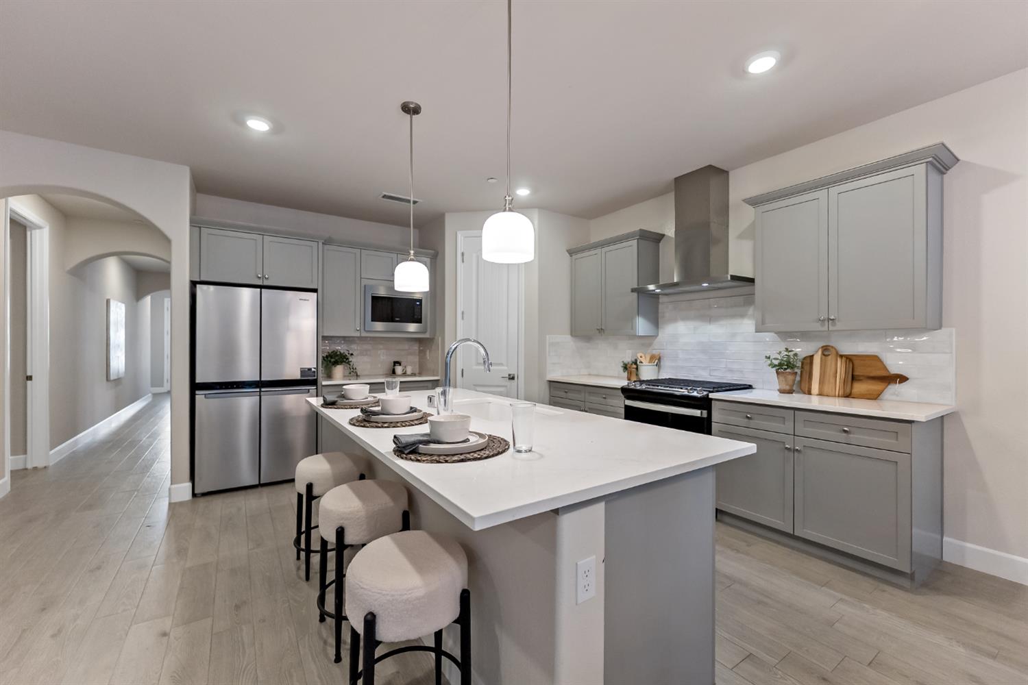 8649 N Whistler Dr, Fresno, CA 93720