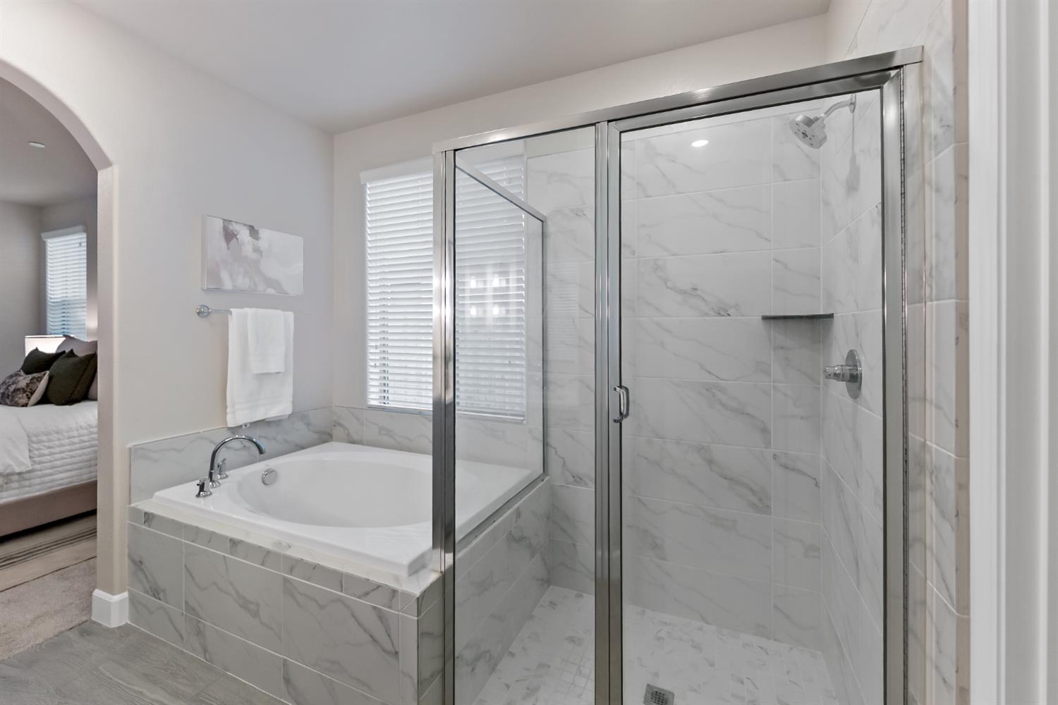 8649 N Whistler Dr, Fresno, CA 93720