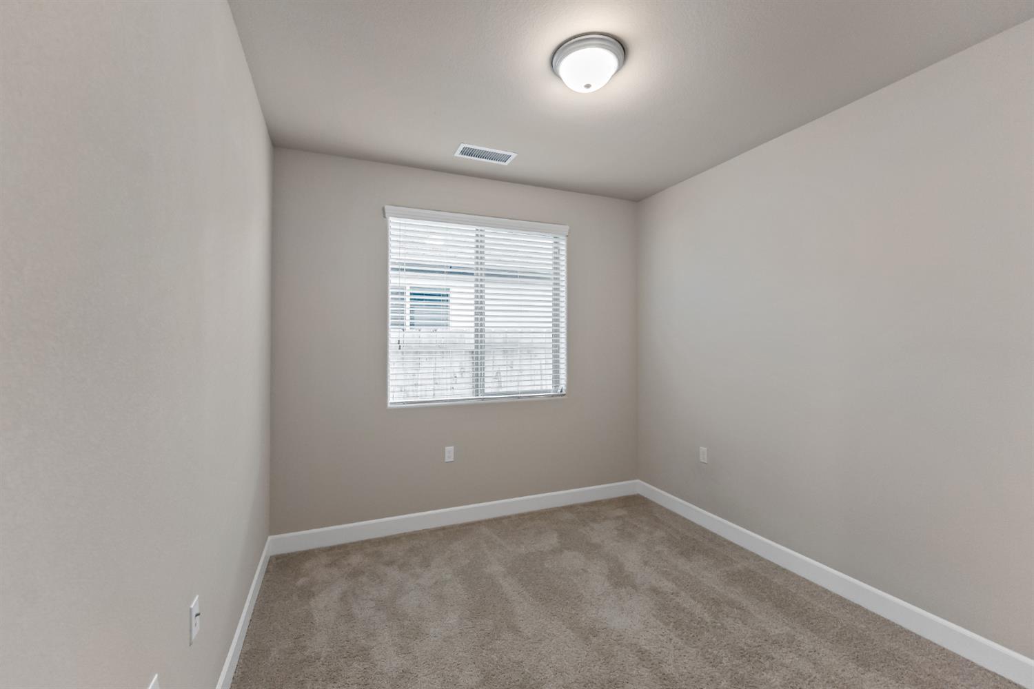 8649 N Whistler Dr, Fresno, CA 93720