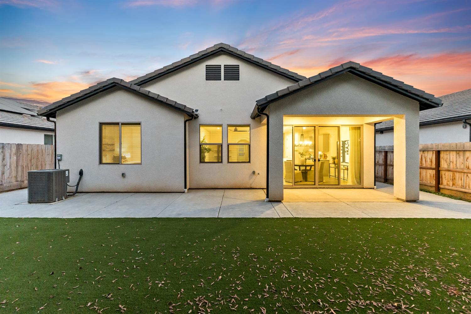 8649 N Whistler Dr, Fresno, CA 93720