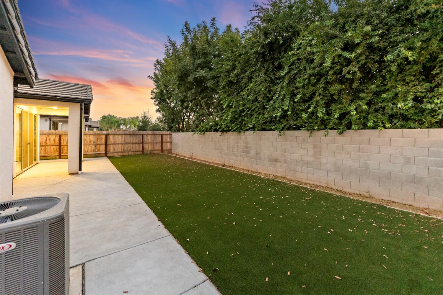 8649 N Whistler Dr, Fresno, CA 93720