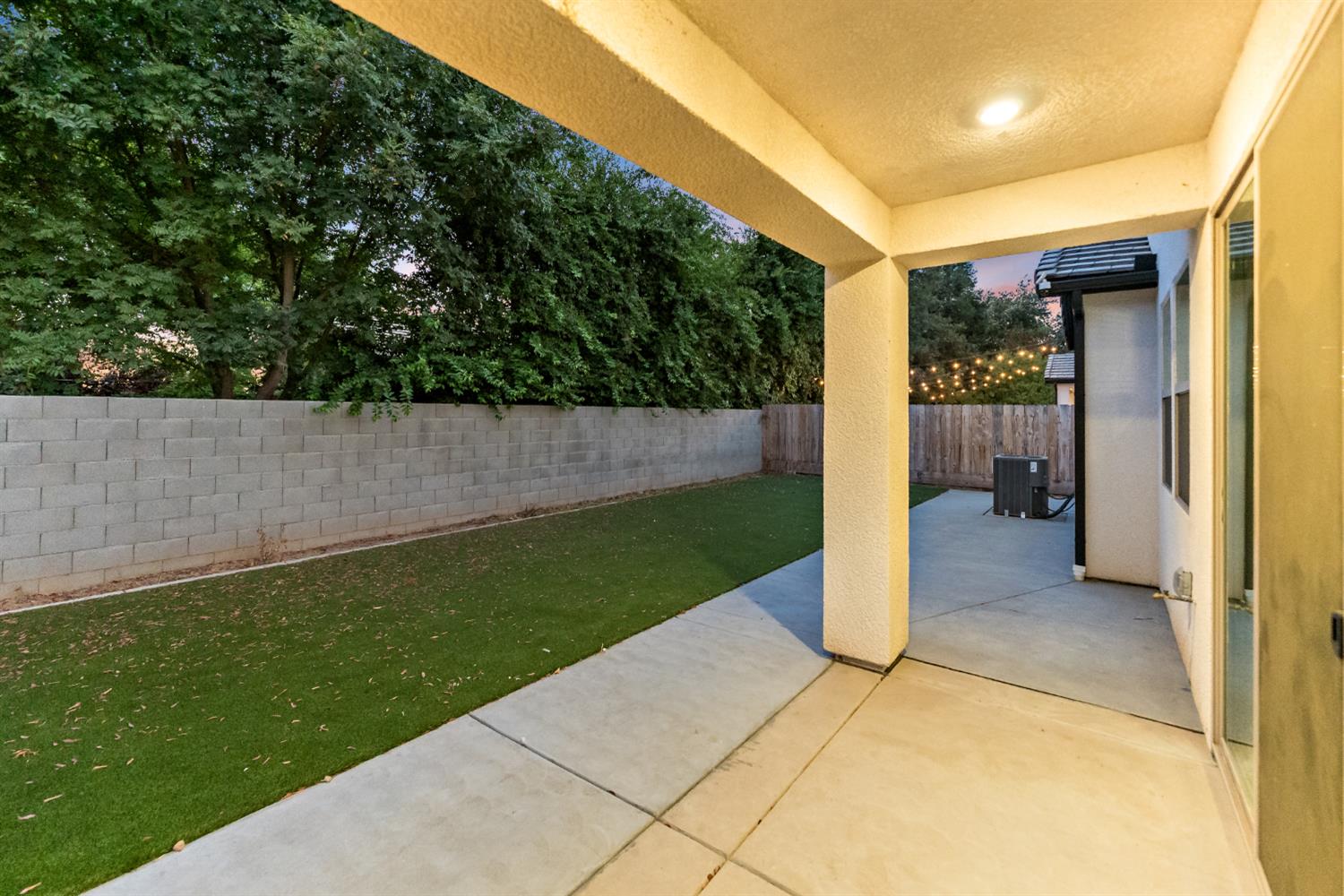 8649 N Whistler Dr, Fresno, CA 93720