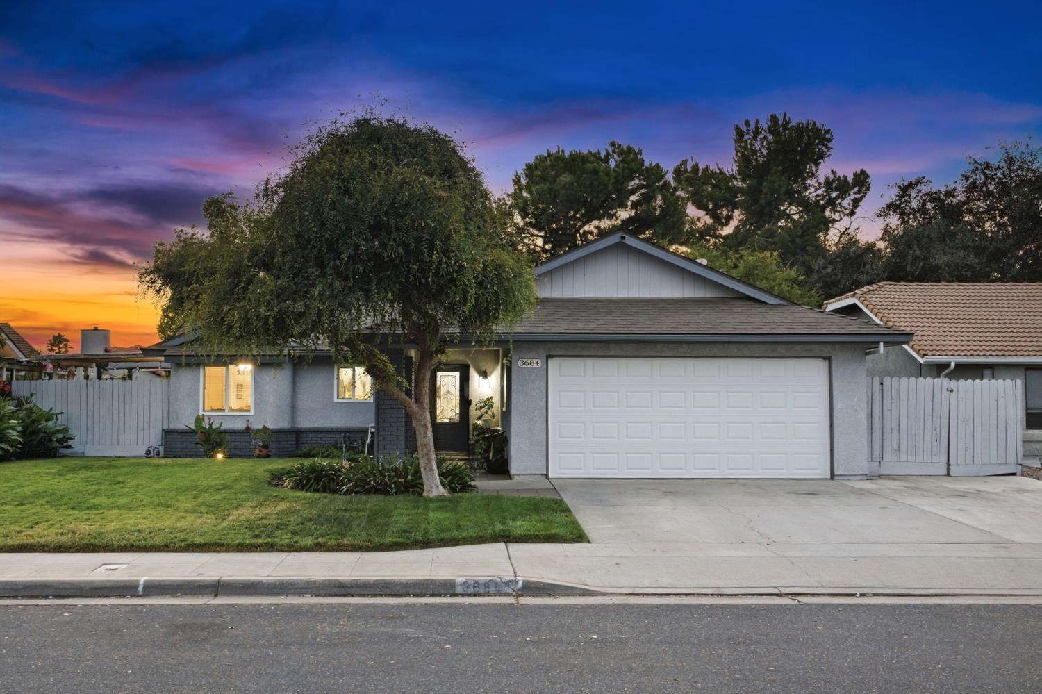 3684 Phillip Ave, Clovis, CA 93612