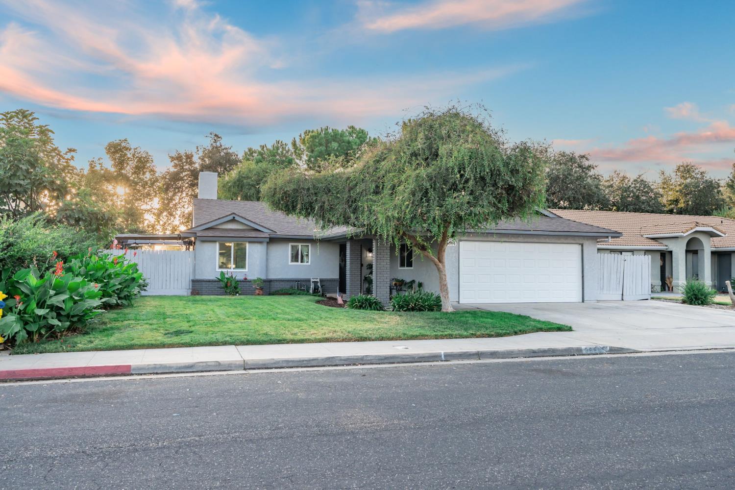 3684 Phillip Ave, Clovis, CA 93612