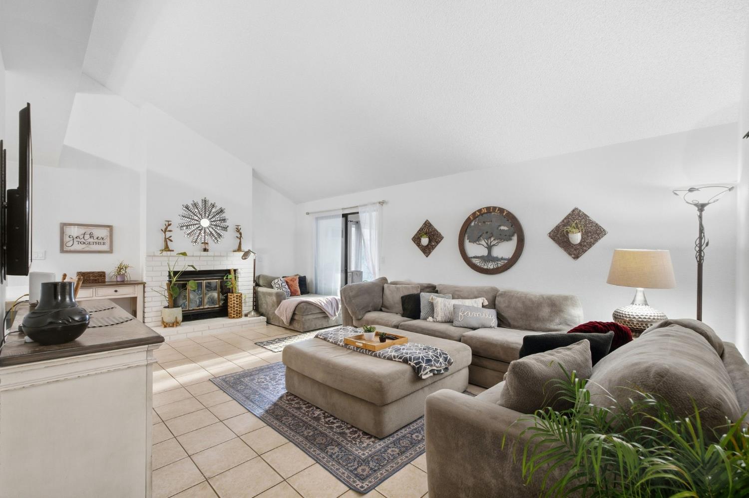 3684 Phillip Ave, Clovis, CA 93612