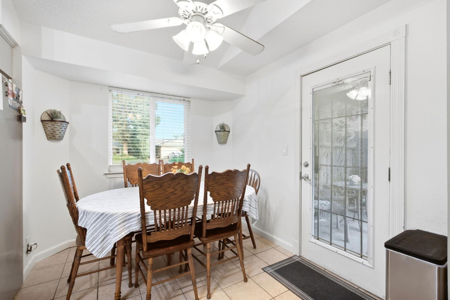 3684 Phillip Ave, Clovis, CA 93612
