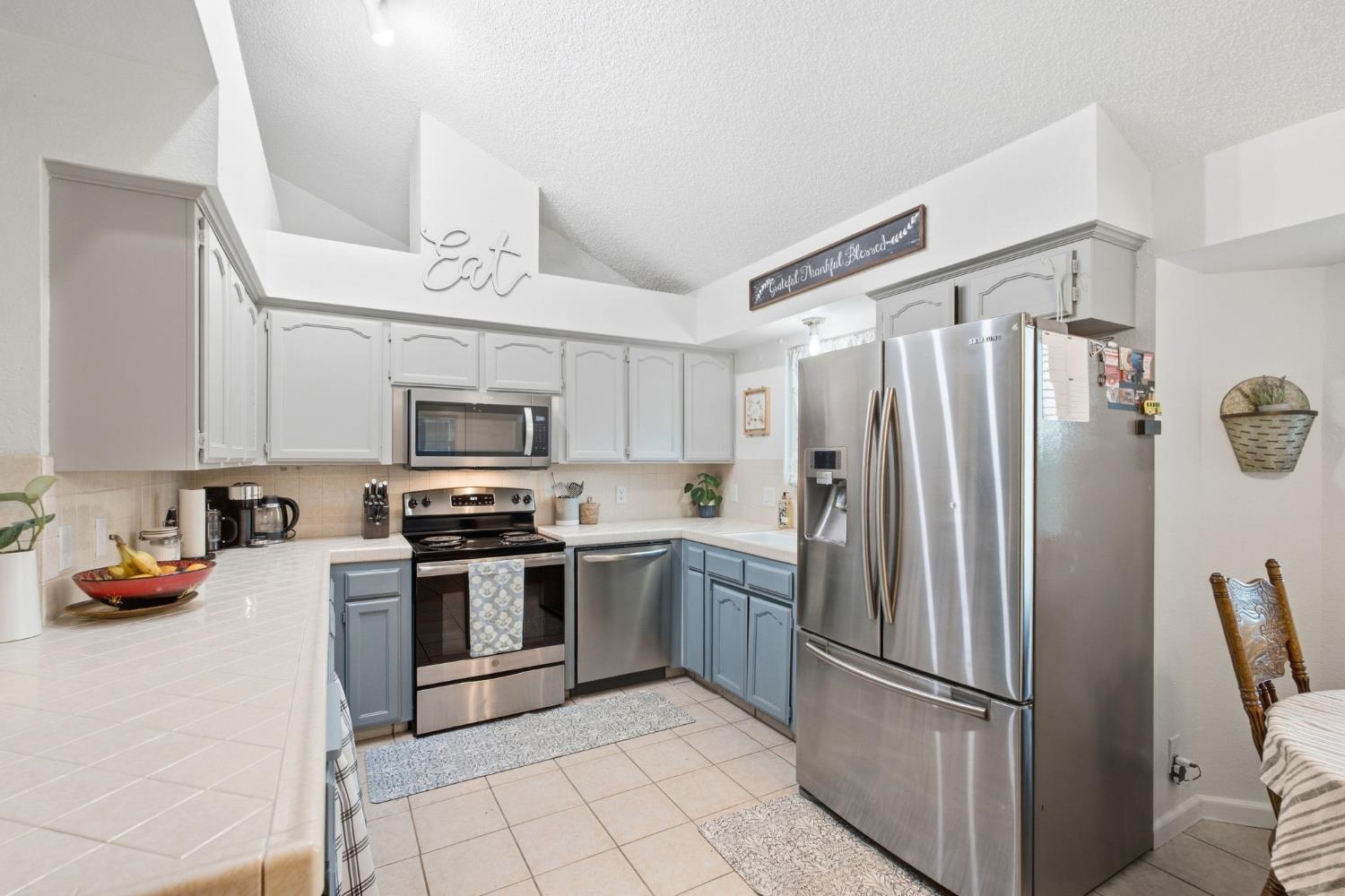 3684 Phillip Ave, Clovis, CA 93612