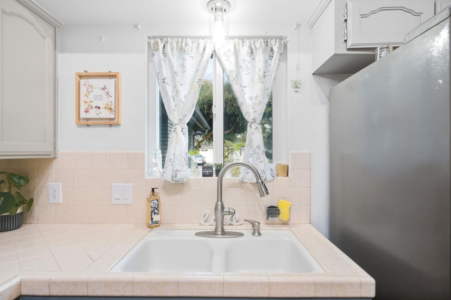 3684 Phillip Ave, Clovis, CA 93612