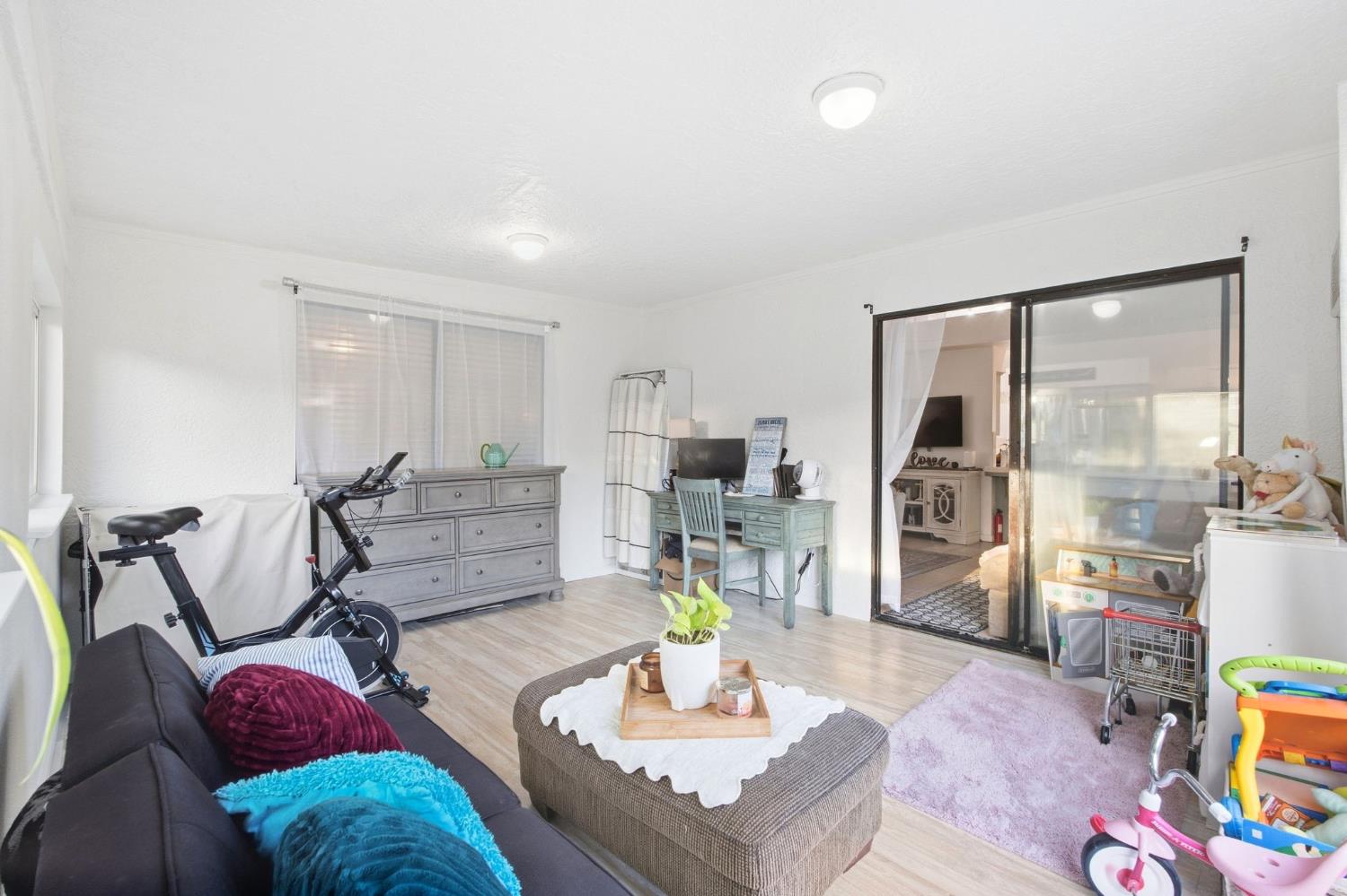 3684 Phillip Ave, Clovis, CA 93612
