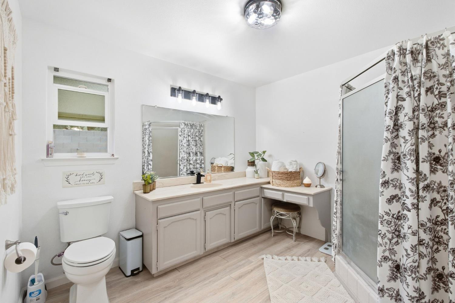 3684 Phillip Ave, Clovis, CA 93612
