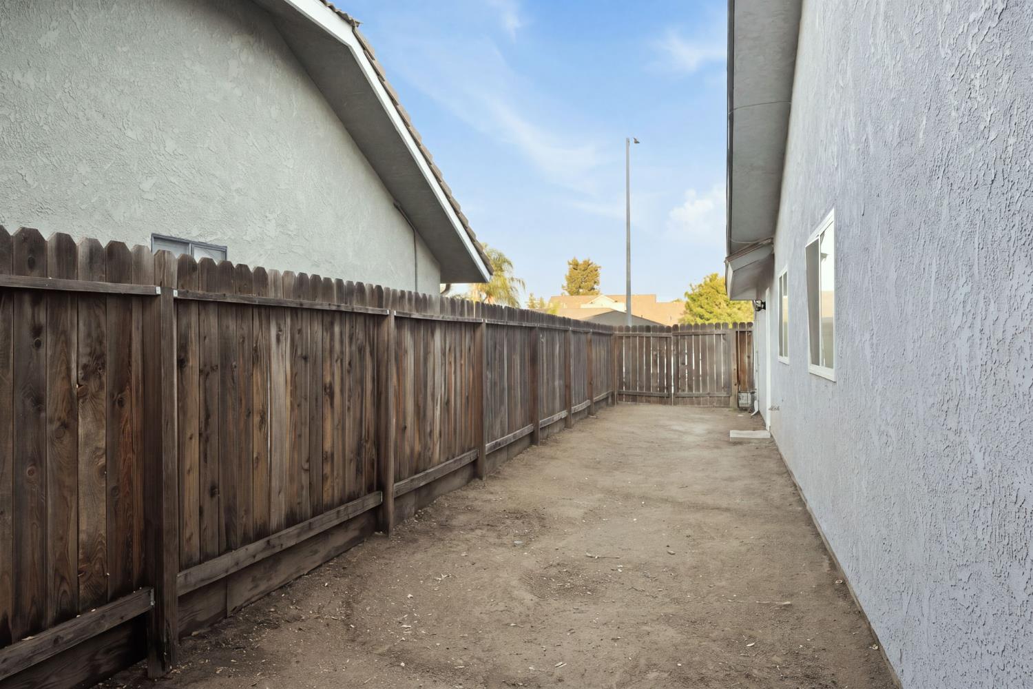 3684 Phillip Ave, Clovis, CA 93612