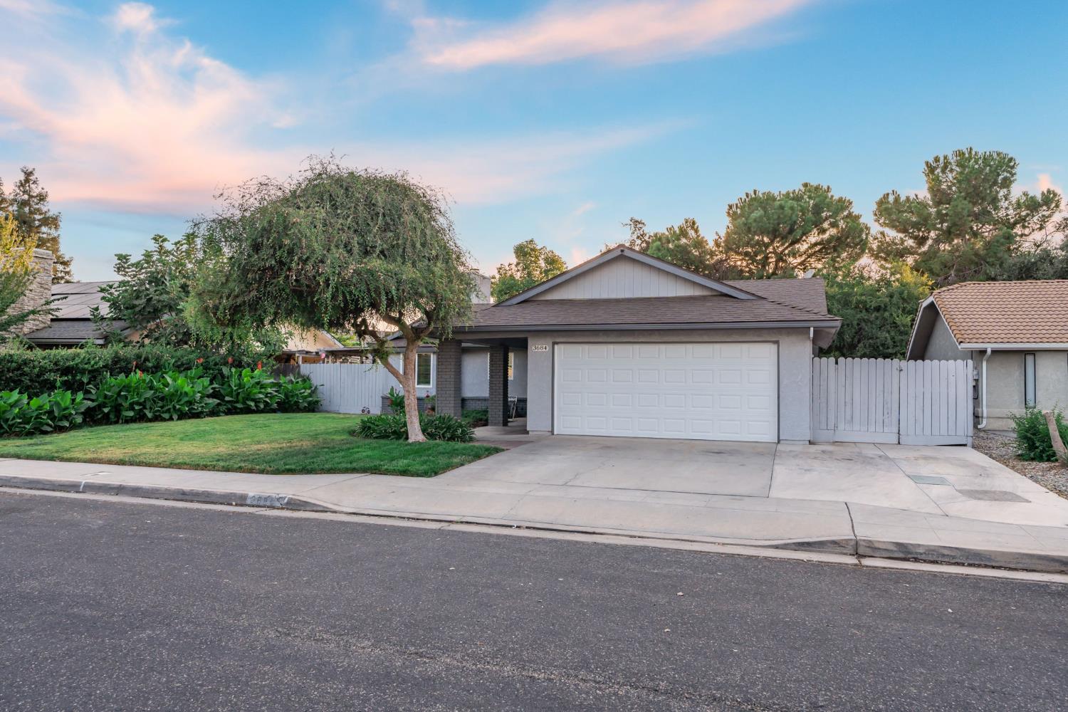 3684 Phillip Ave, Clovis, CA 93612