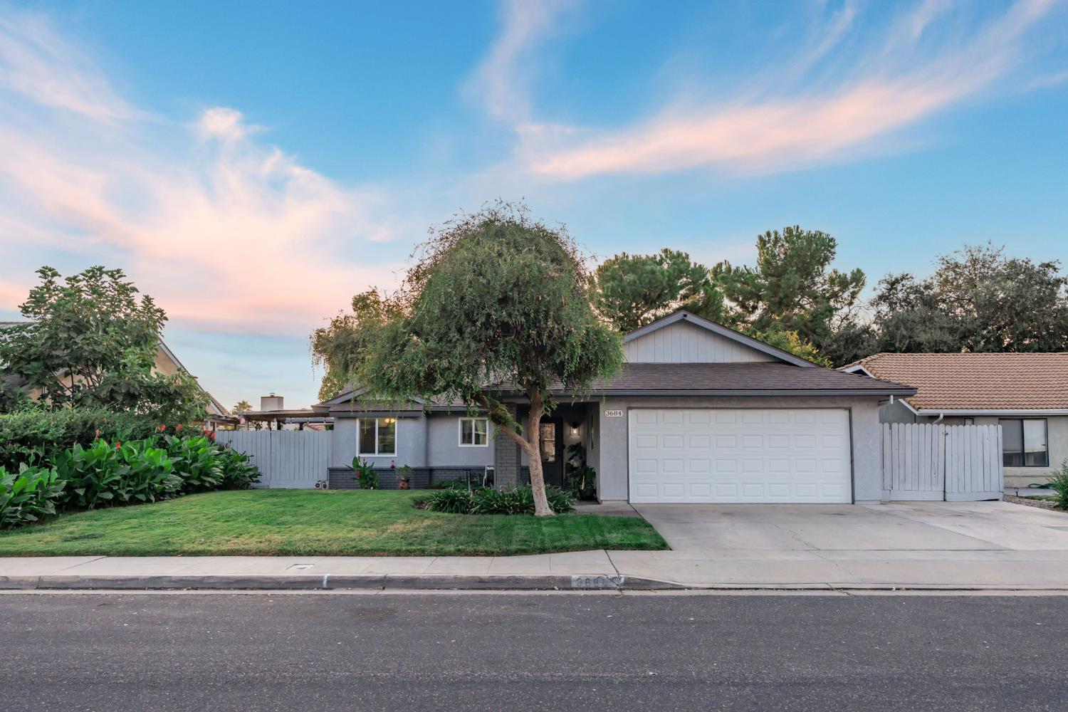 3684 Phillip Ave, Clovis, CA 93612