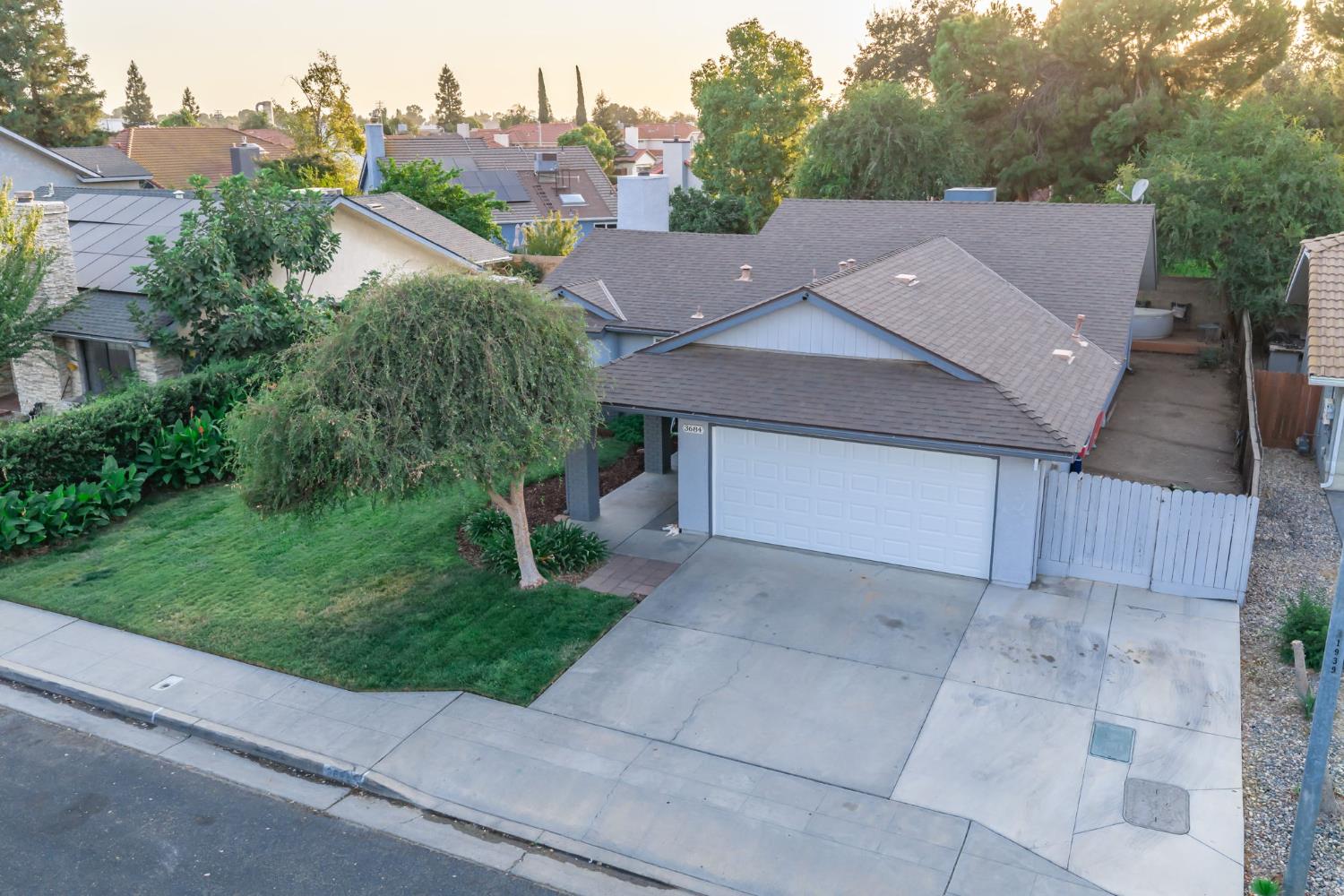 3684 Phillip Ave, Clovis, CA 93612