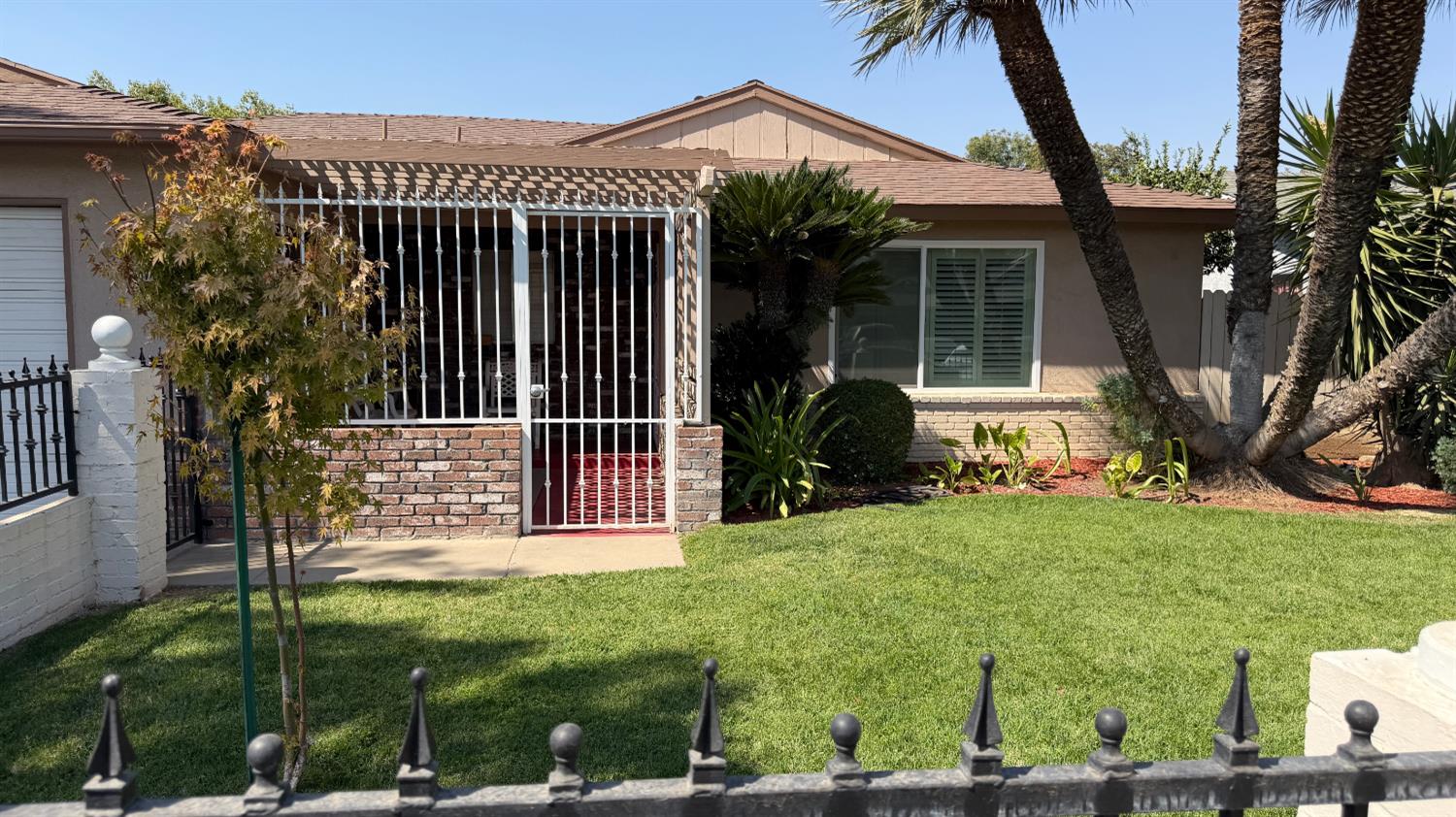 2310 S Meridian Ave, Fresno, CA 93725