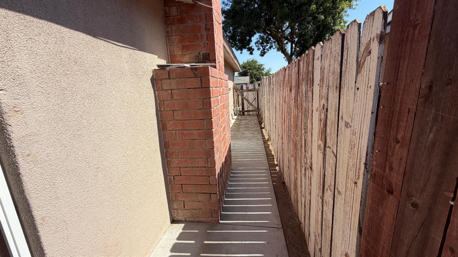 2310 S Meridian Ave, Fresno, CA 93725