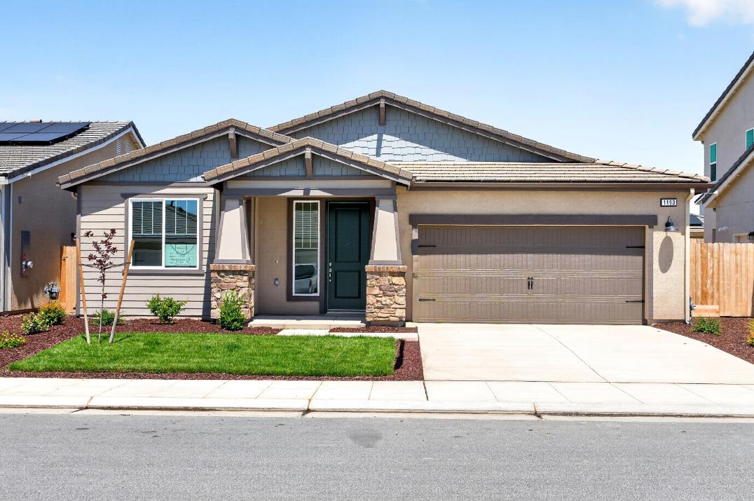 1193 Magnolia Ct W, Madera, CA 93636