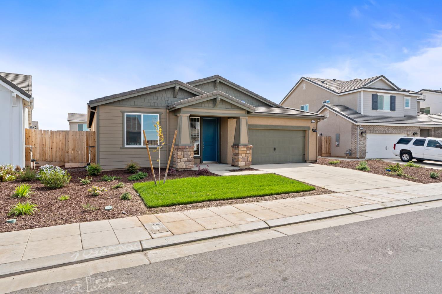 1237 Cathedral Ct S, Madera, CA 93636