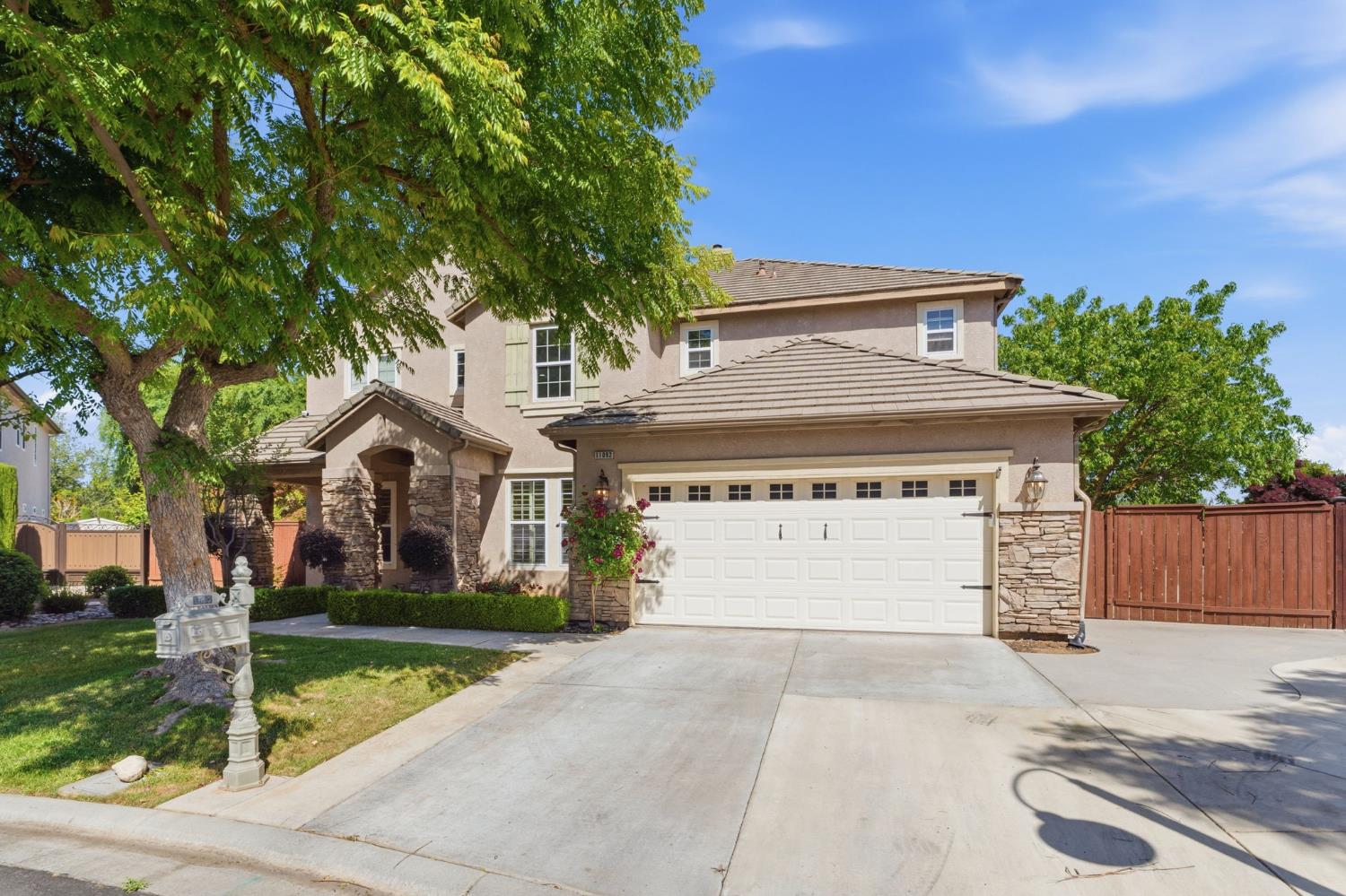 11092 E Le Conte Pass Ct, Clovis, CA 93619