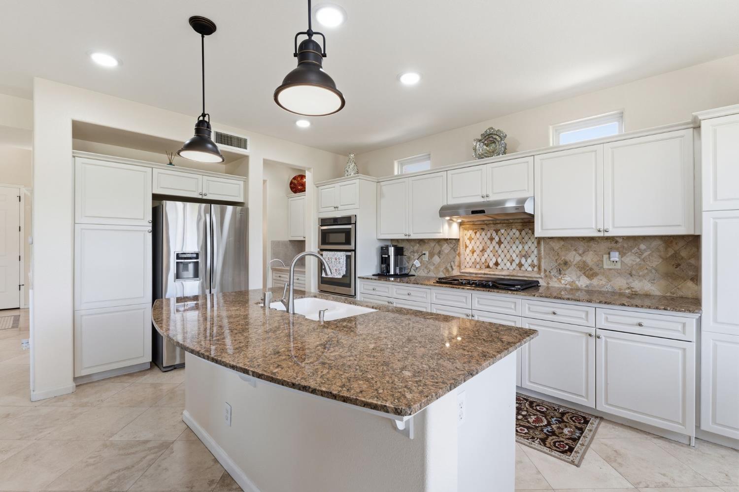 11092 E Le Conte Pass Ct, Clovis, CA 93619