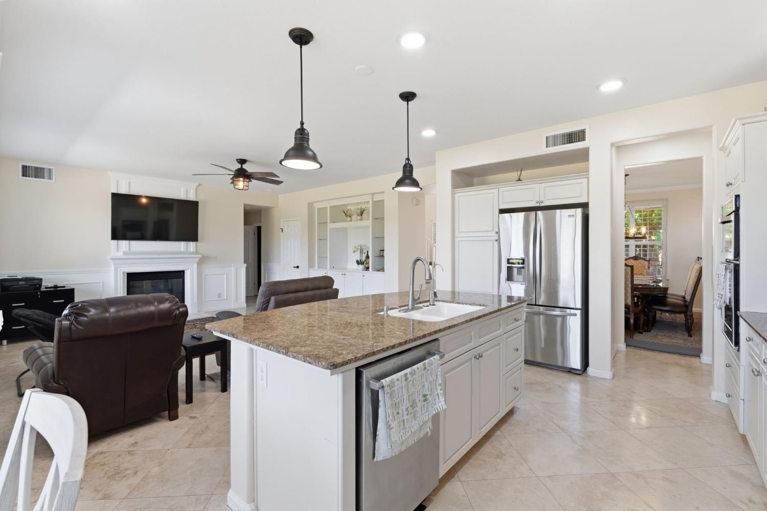 11092 E Le Conte Pass Ct, Clovis, CA 93619