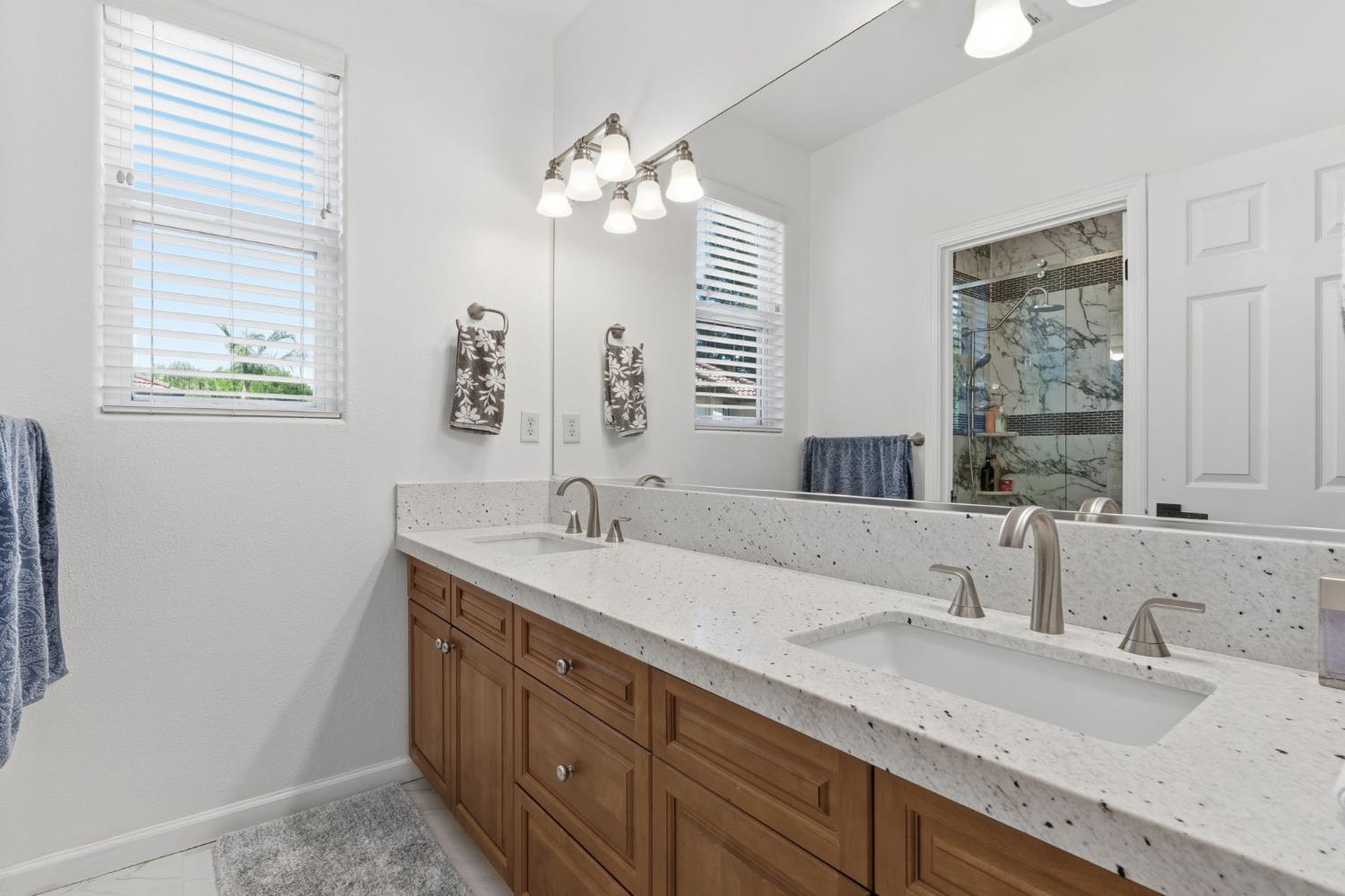 11092 E Le Conte Pass Ct, Clovis, CA 93619