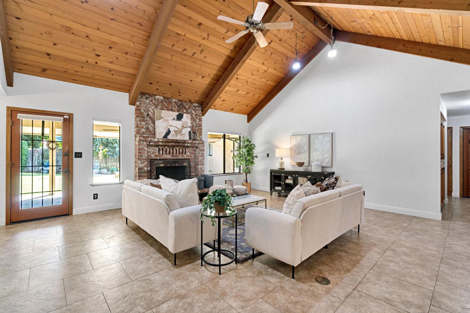 1721 W Wrenwood Ave, Fresno, CA 93711