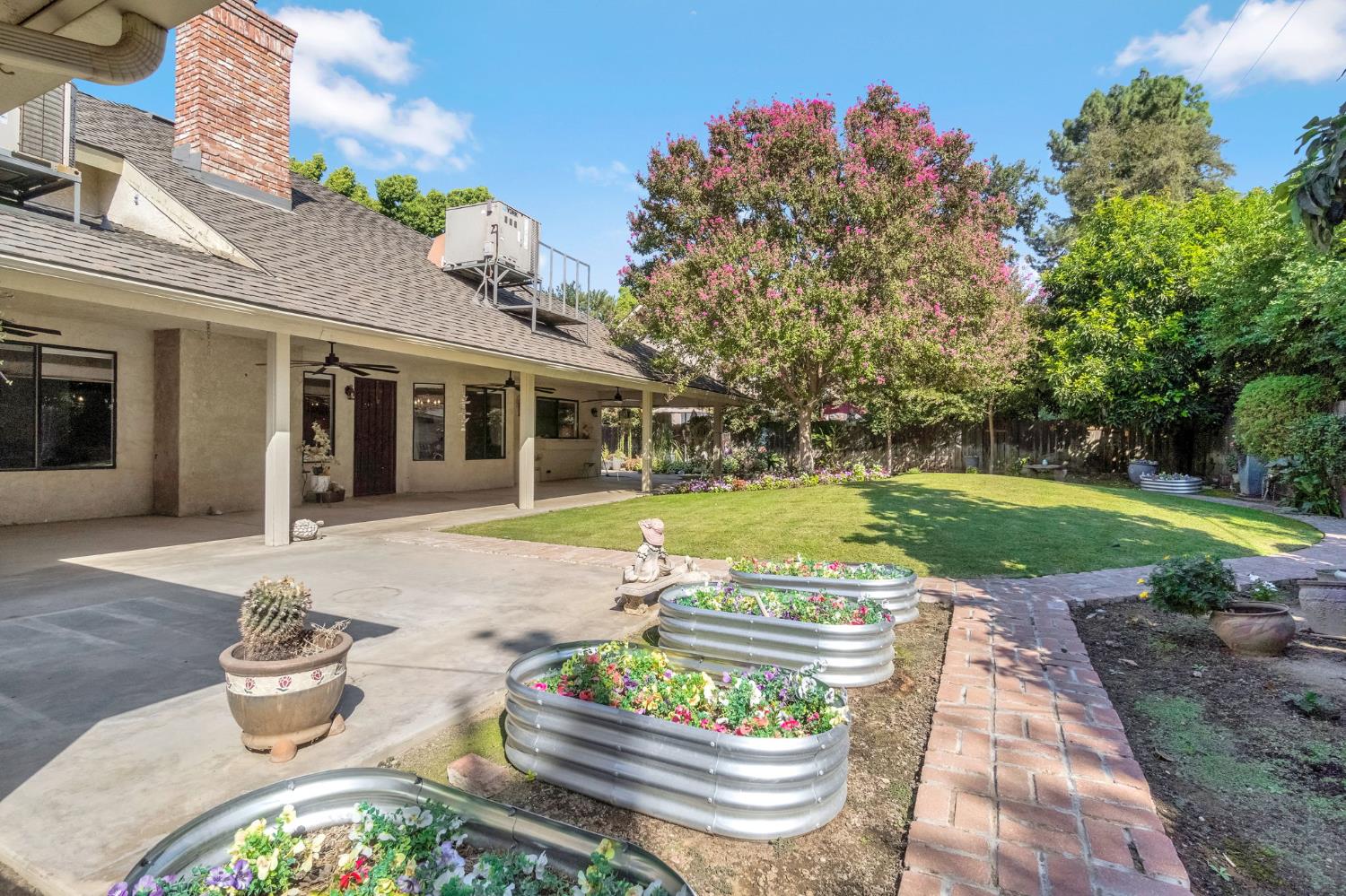 1721 W Wrenwood Ave, Fresno, CA 93711