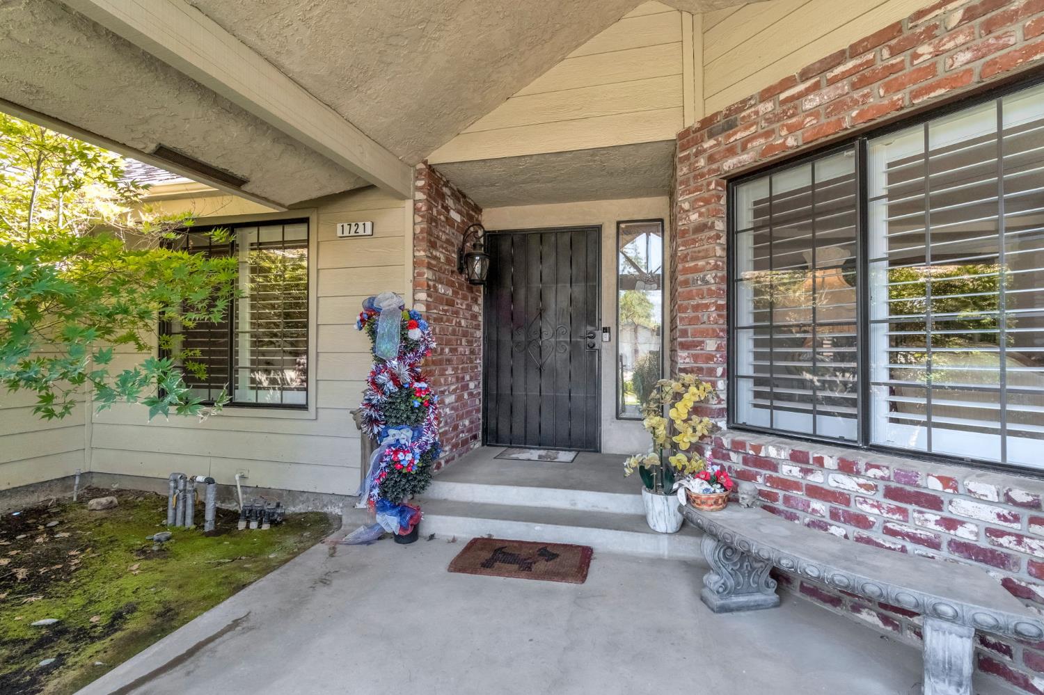 1721 W Wrenwood Ave, Fresno, CA 93711