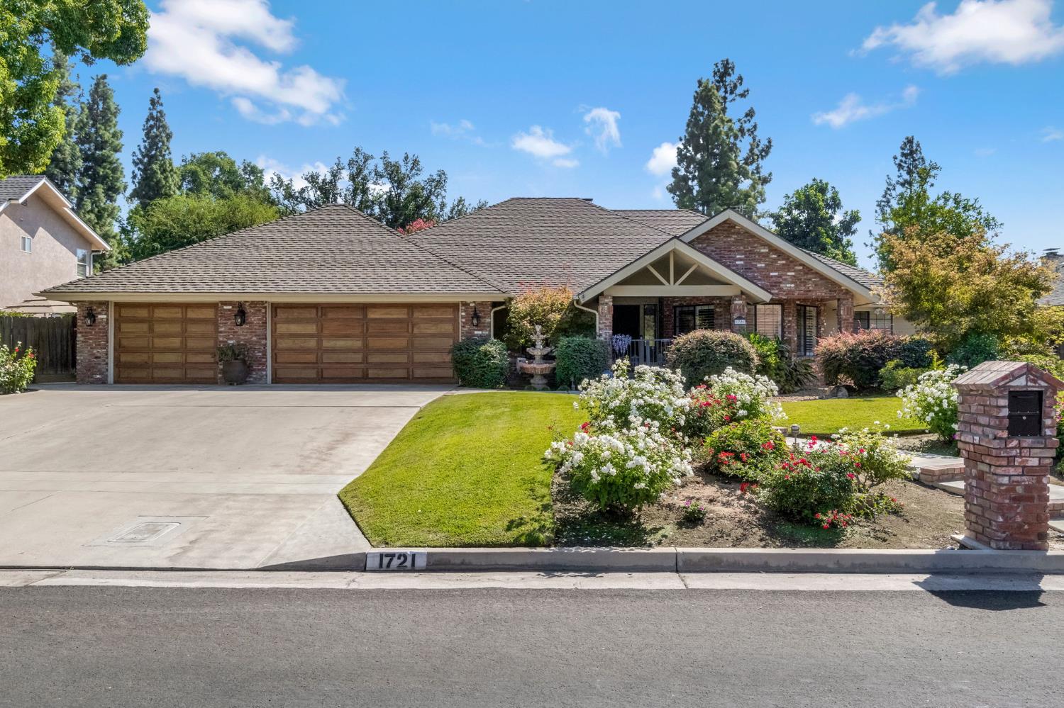 1721 W Wrenwood Ave, Fresno, CA 93711