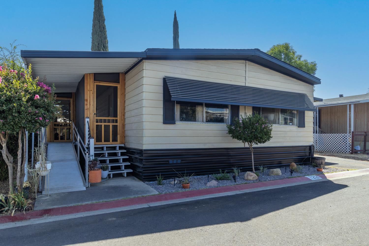 3550 N Duke Ave #122, Fresno, CA 93727