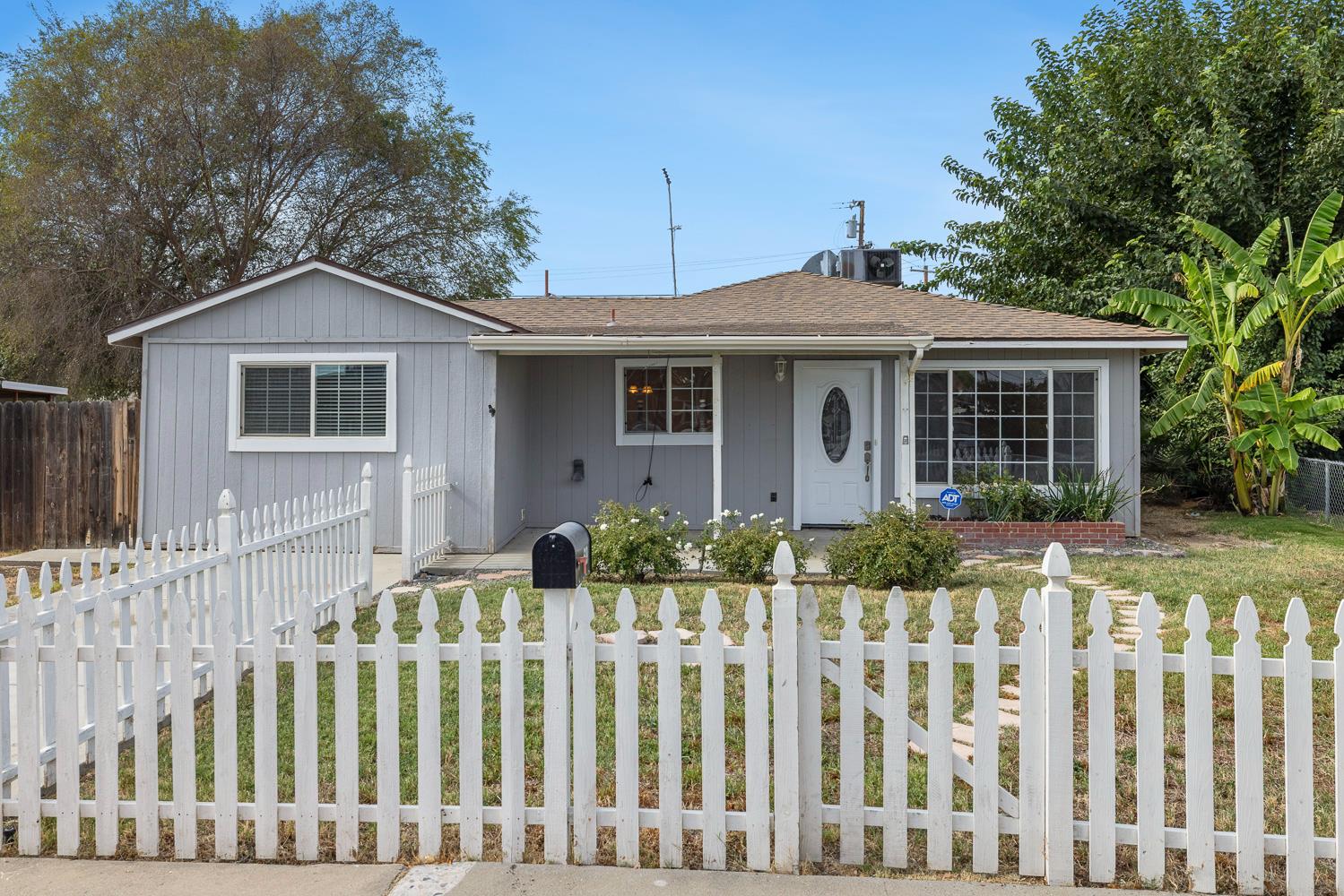609 College Ave, Coalinga, CA 93210