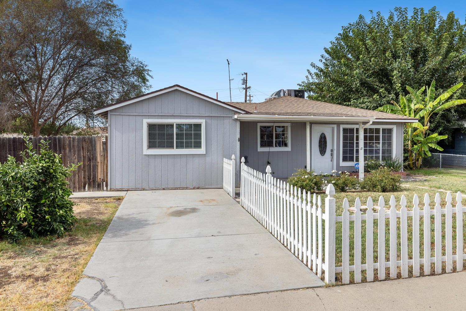 609 College Ave, Coalinga, CA 93210