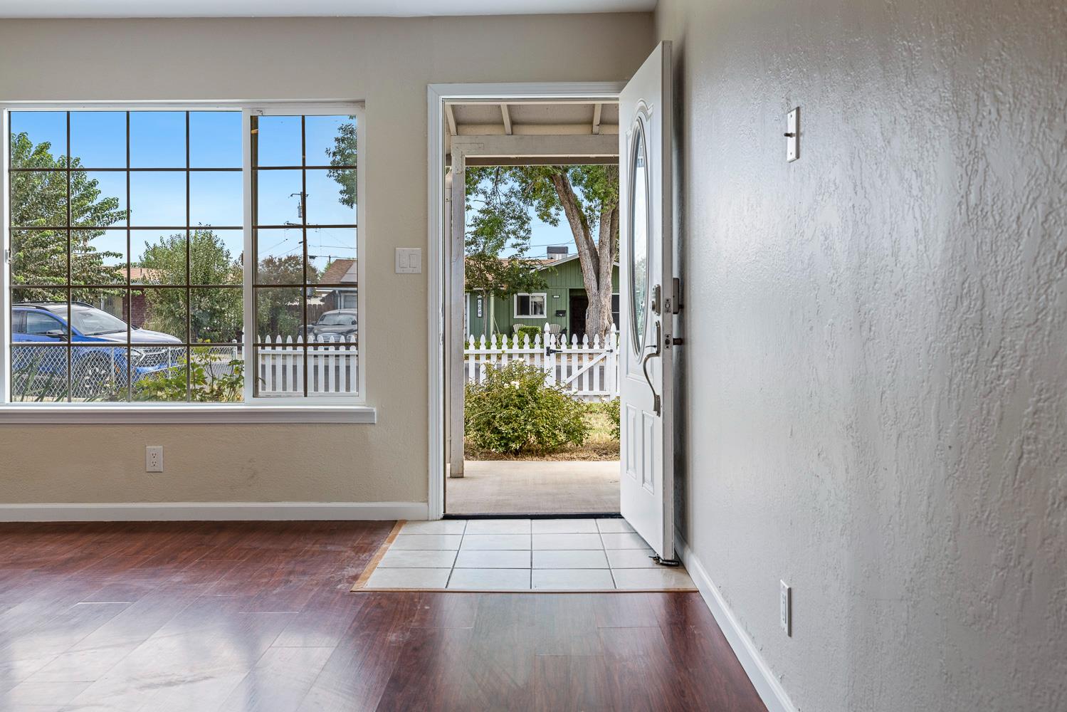 609 College Ave, Coalinga, CA 93210