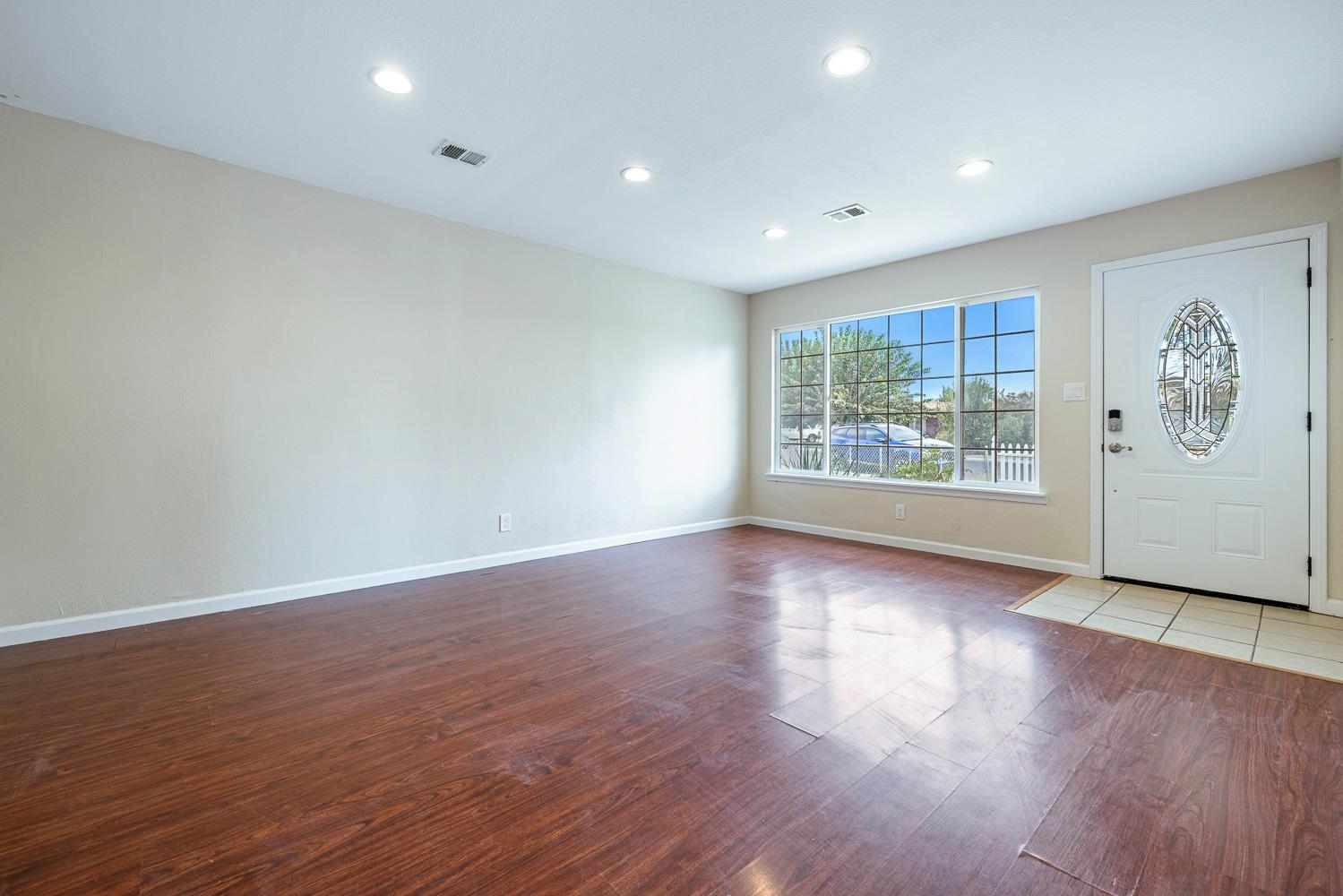 609 College Ave, Coalinga, CA 93210