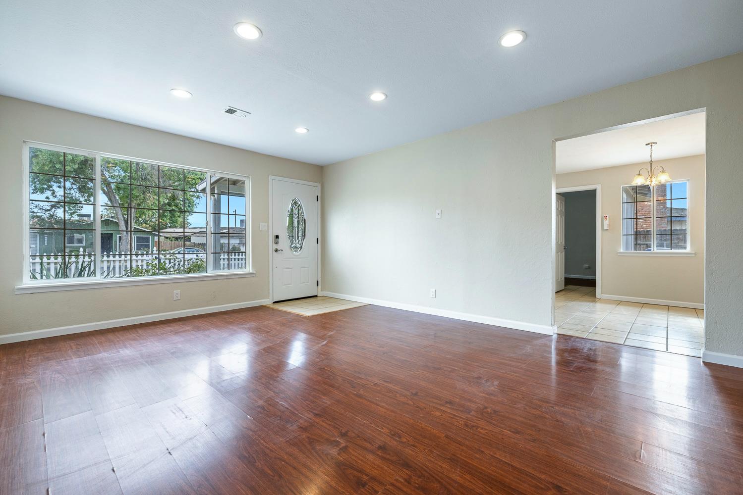 609 College Ave, Coalinga, CA 93210
