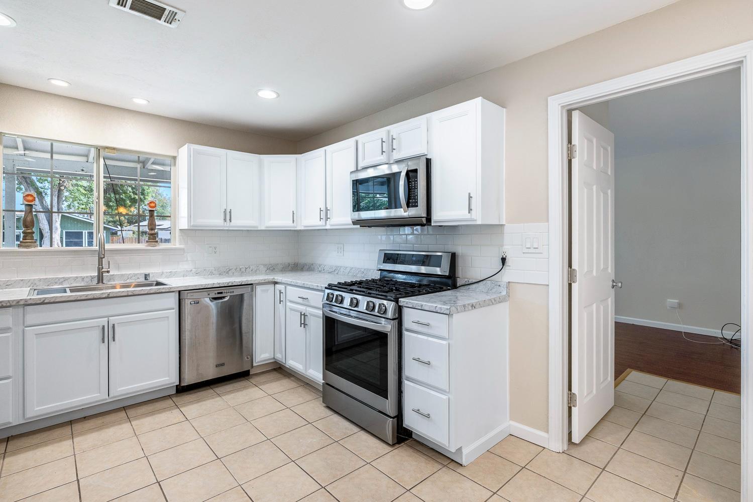 609 College Ave, Coalinga, CA 93210
