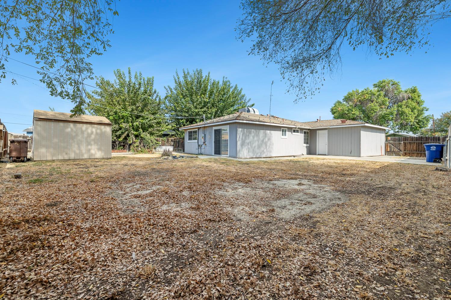 609 College Ave, Coalinga, CA 93210
