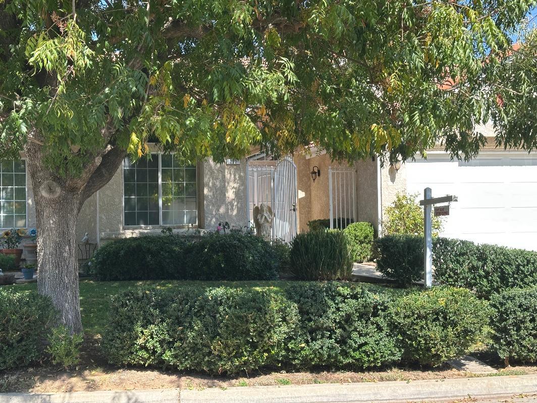 292 E Marwood Ln, Fresno, CA 93720