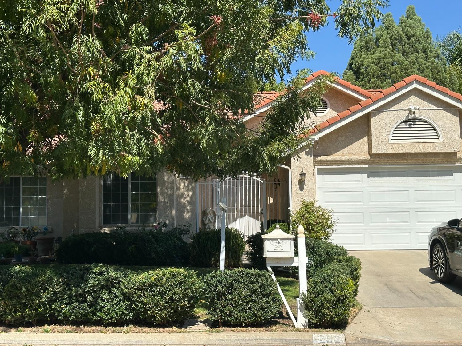292 E Marwood Ln, Fresno, CA 93720