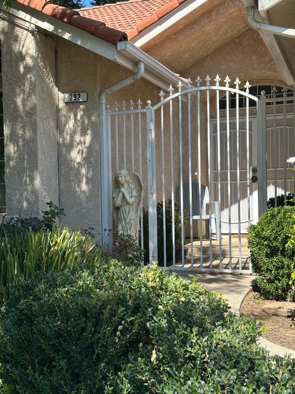 292 E Marwood Ln, Fresno, CA 93720